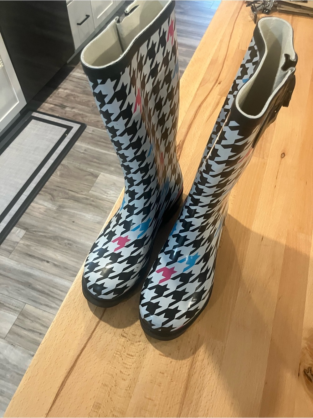 Houndstooth Pattern Waterproof Rain Boots with Pink & Blue Accents